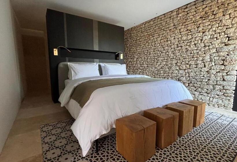 استودیوی لوکس, La Suite Gordes
