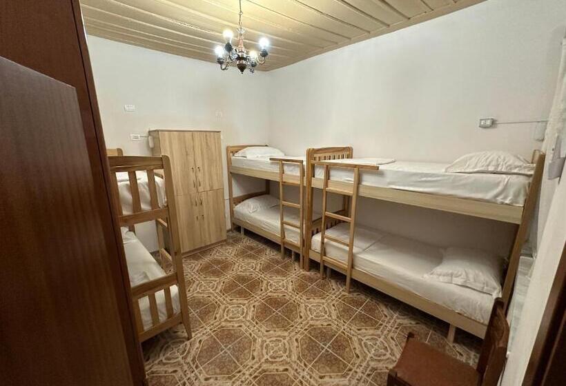 تختخواب در اتاق مشترک, Tirana Lemon Breeze Hostel