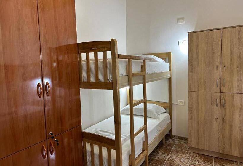 تختخواب در اتاق مشترک, Tirana Lemon Breeze Hostel