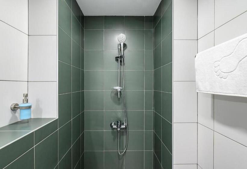 اتاق استاندارد سه نفره, Etar