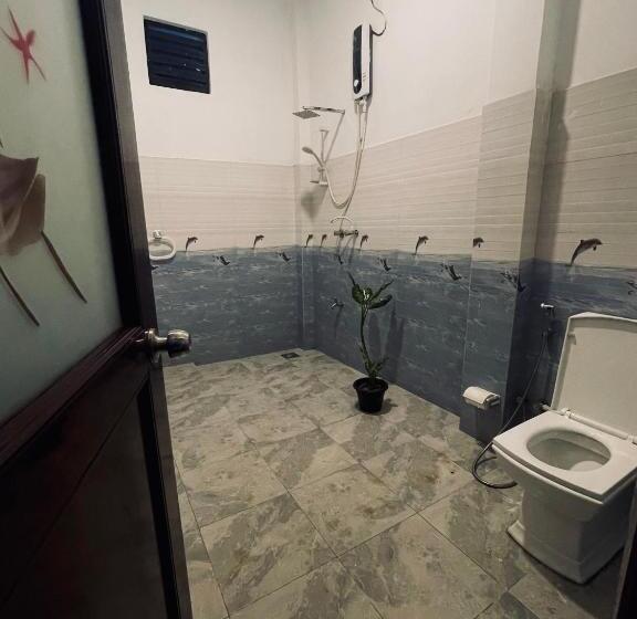 اتاق خانوادگی, The Grandiose Safari