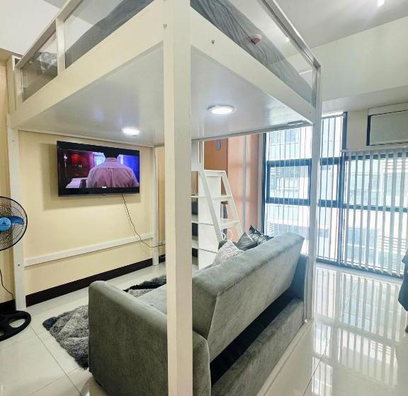 استودیو خانوادگی, Mcki Stay In Mckinley Hills