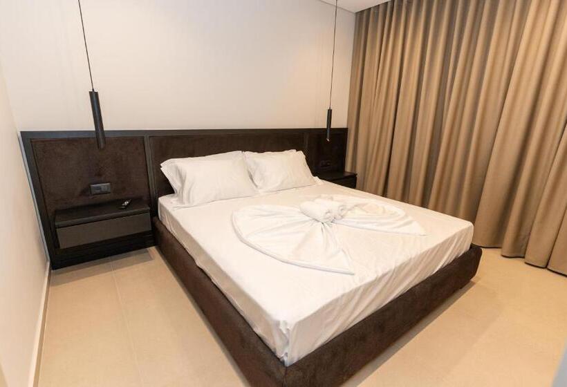 سوئیت با بالکن, Abi S Suites