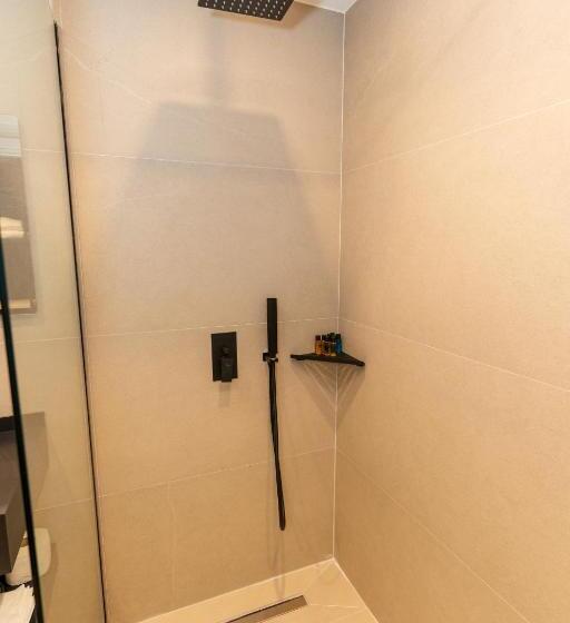 سوئیت با بالکن, Abi S Suites