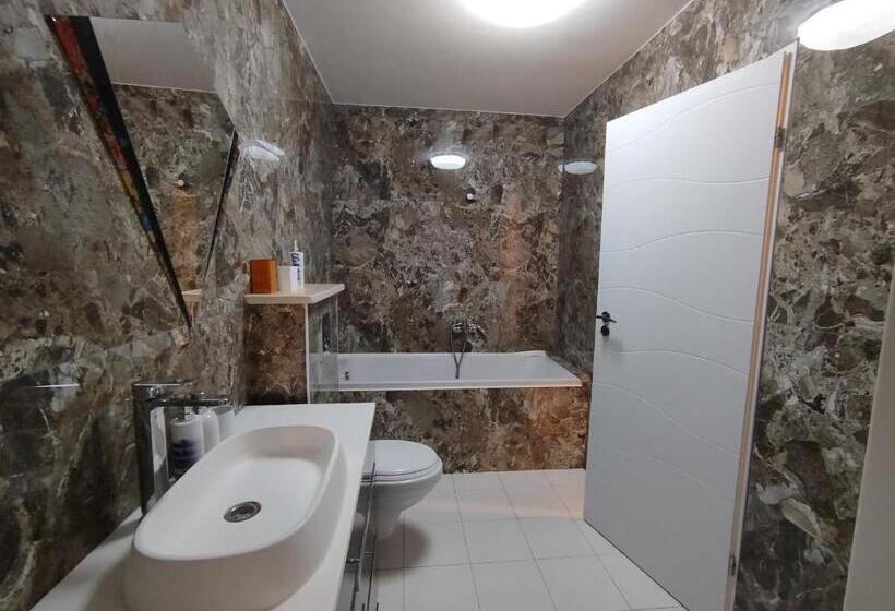 سوییت خانوادگی, Căsuța Din Brașov