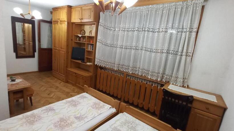 اتاق استاندارد با چشم‌انداز باغ, Dumanova House