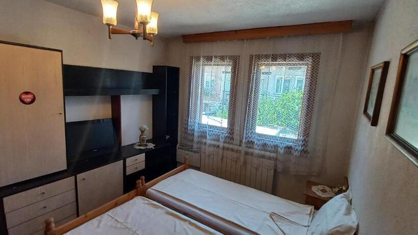 اتاق استاندارد با سرویس بهداشتی مشترک, Dumanova House