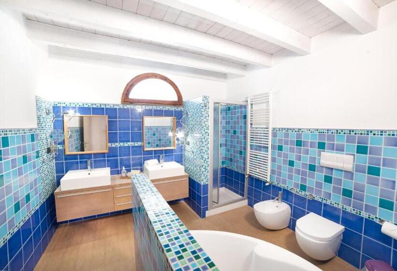 استودیو خانوادگی, Il Borgo   Guest House