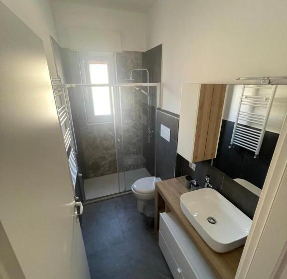 اتاق سوپریور با تخت بزرگ, Leos Rooms