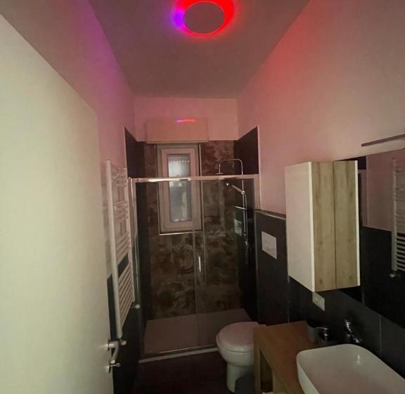 اتاق لوکس یک تخته, Leos Rooms