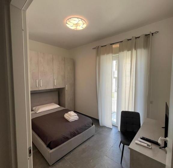 اتاق لوکس یک تخته, Leos Rooms