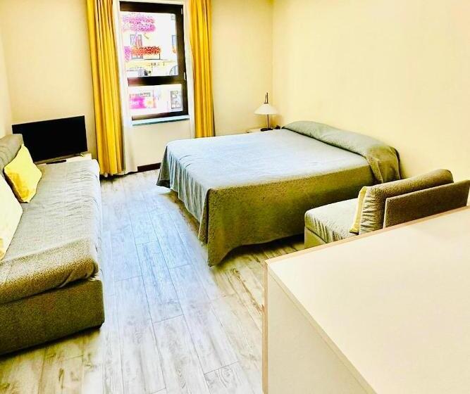 اتاق استاندارد سه نفره, Universo Room 213