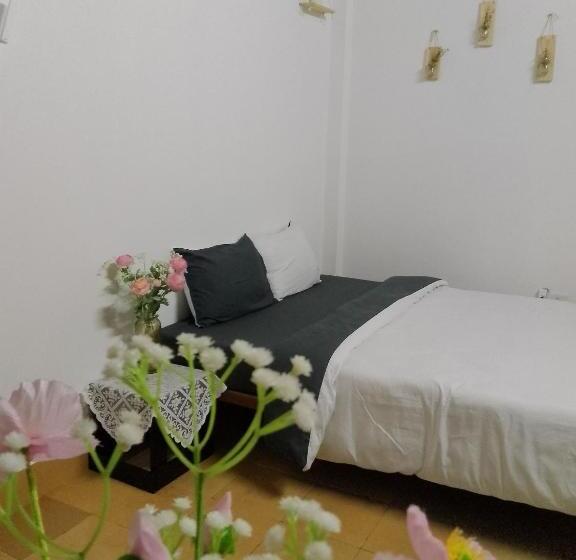 اتاق استاندارد چهارنفره با بالکن, 2000s Homestay