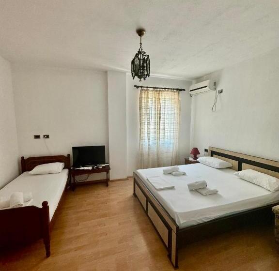 اتاق ساده سه‌ نفره, Guest House Sofa