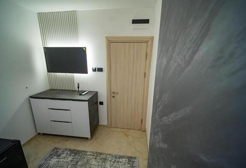 اتاق استاندارد با بالکن, Home Luxury Suites