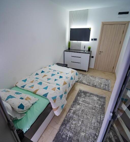 اتاق استاندارد با بالکن, Home Luxury Suites