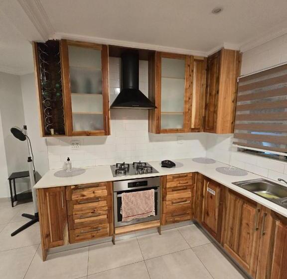 اتاق استاندارد با چشم‌انداز باغ, Limewood Residency