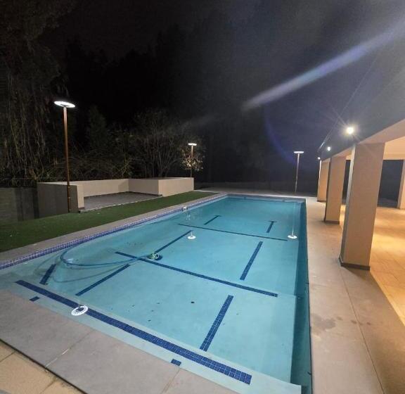 اتاق استاندارد با چشم‌انداز باغ, Limewood Residency