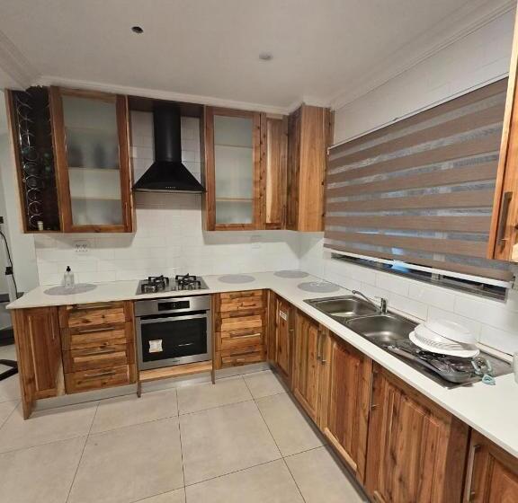 اتاق استاندارد با چشم‌انداز باغ, Limewood Residency