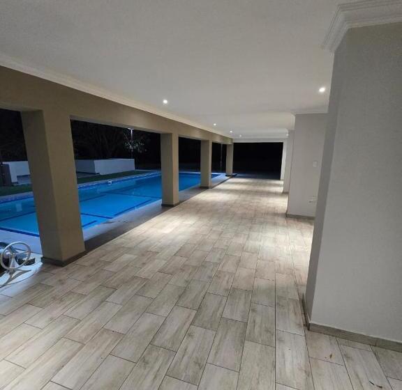 اتاق استاندارد با چشم‌انداز باغ, Limewood Residency