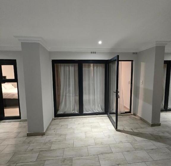 اتاق استاندارد با چشم‌انداز باغ, Limewood Residency