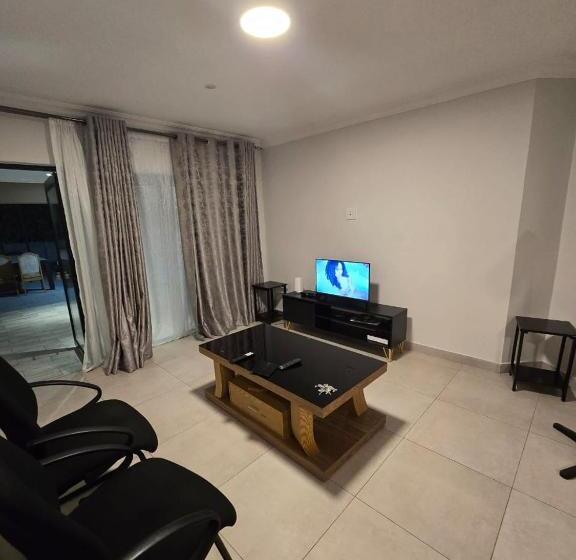 اتاق استاندارد با چشم‌انداز باغ, Limewood Residency