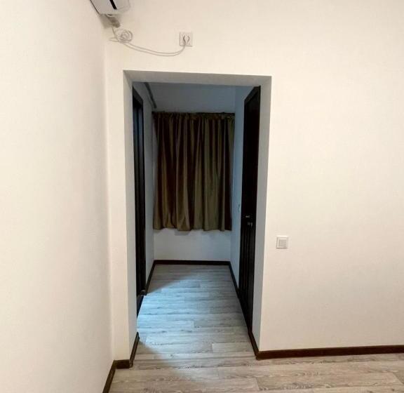 اتاق لوکس, Chashma Dushanbe