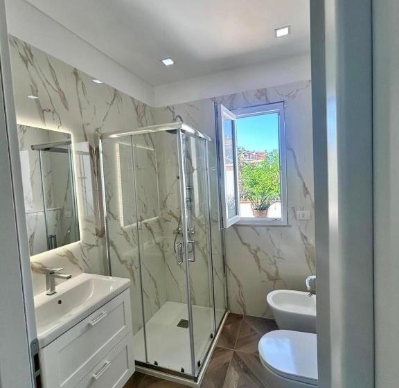 اتاق لوکس چهار تخته, Room 24