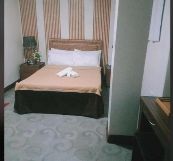 سوییت, Daily Travellers Inn & Suites