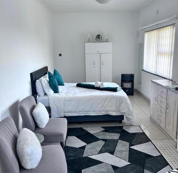 اتاق اکونومی, Ameni Air B&b