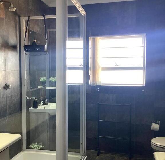 اتاق لوکس, Ameni Air B&b