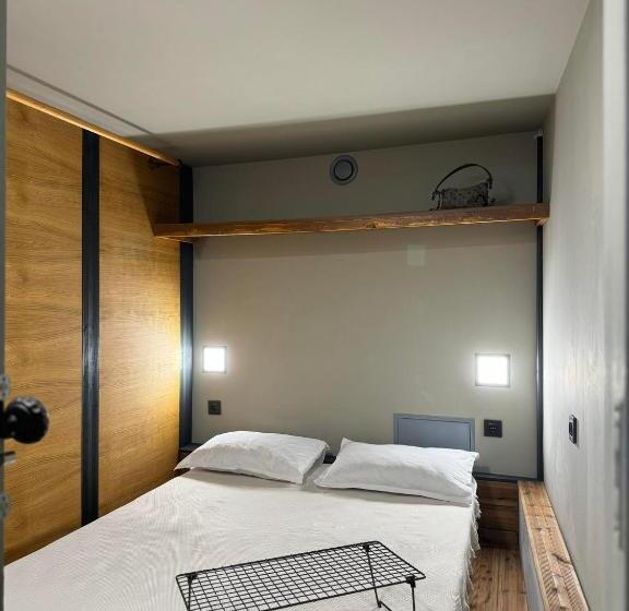חדר אקונומי, Swed Cab Embassy Hostel