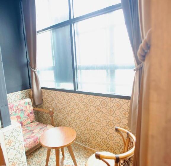 Четырехместный Номер Стандарт с Балконом, Goya Hotel Warorot Market