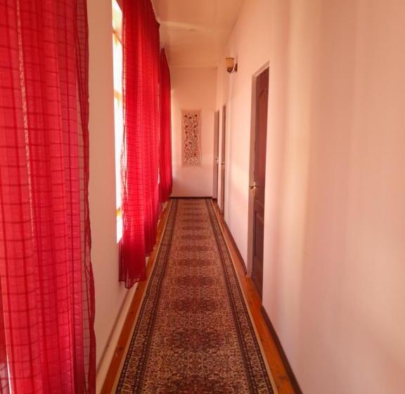 سوییت خانوادگی, Parvina Boutigue