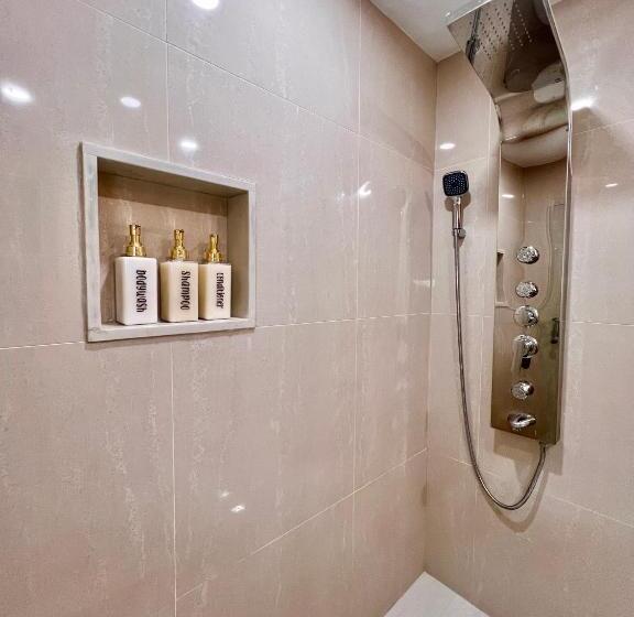 اتاق استاندارد با سرویس بهداشتی مشترک, Cozy Home Near Hillcrest Mall In Central Richmond Hill