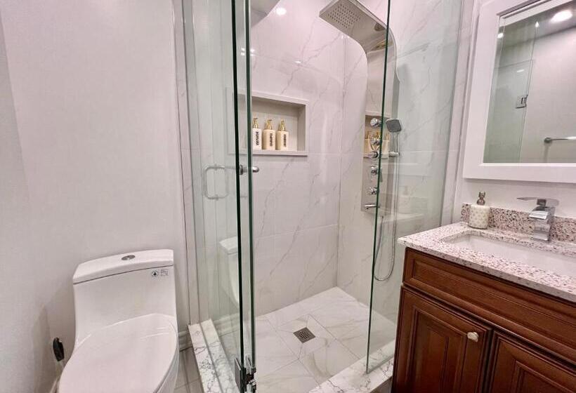 اتاق اکونومی, Cozy Home Near Hillcrest Mall In Central Richmond Hill
