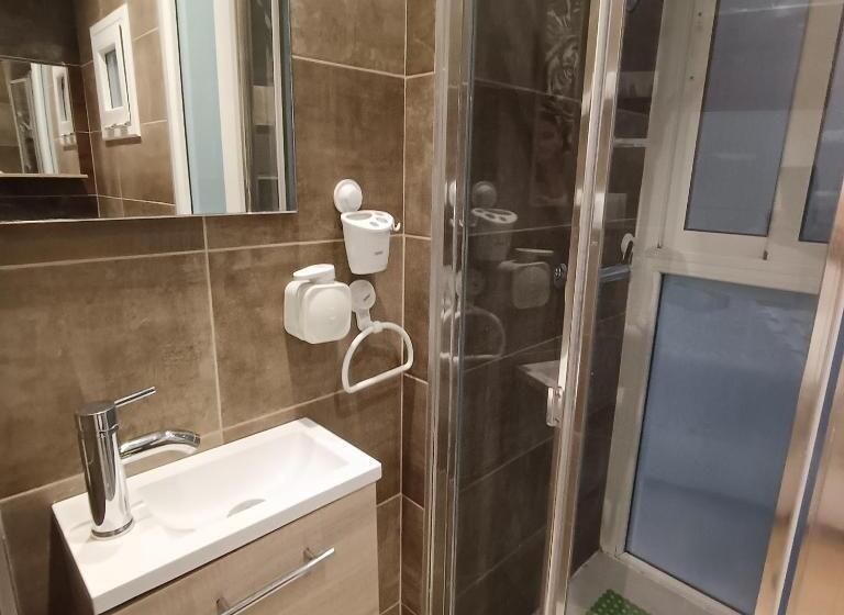 اتاق لوکس, Colon Rooms