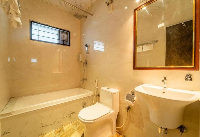 استودیو استاندارد با چشم‌انداز استخر, Seasons Suites Hbr