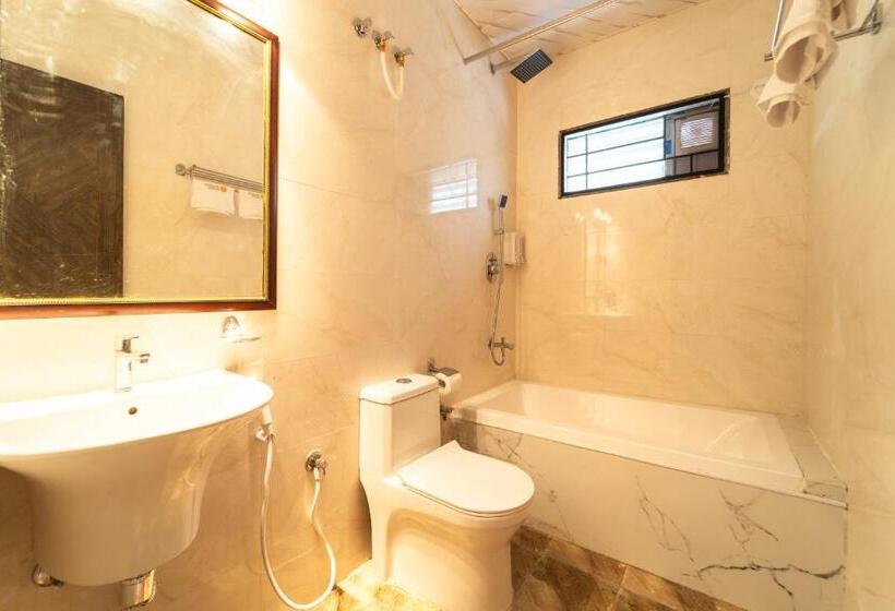اتاق استاندارد با چشم‌انداز استخر, Seasons Suites Hbr