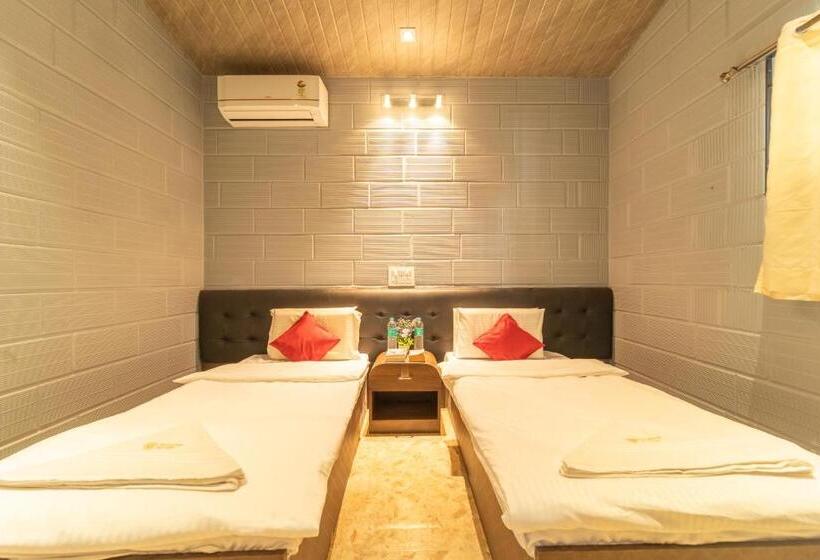 اتاق استاندارد با چشم‌انداز استخر, Seasons Suites Hbr