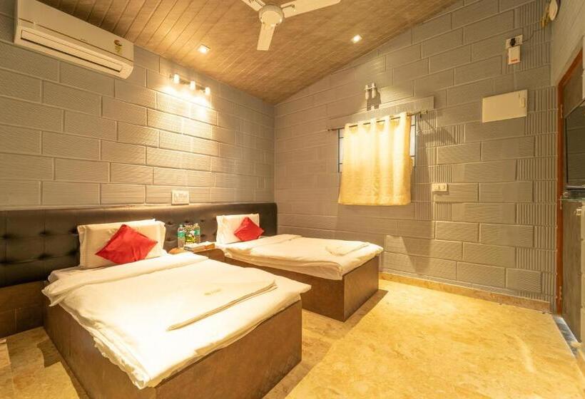 اتاق استاندارد با چشم‌انداز استخر, Seasons Suites Hbr