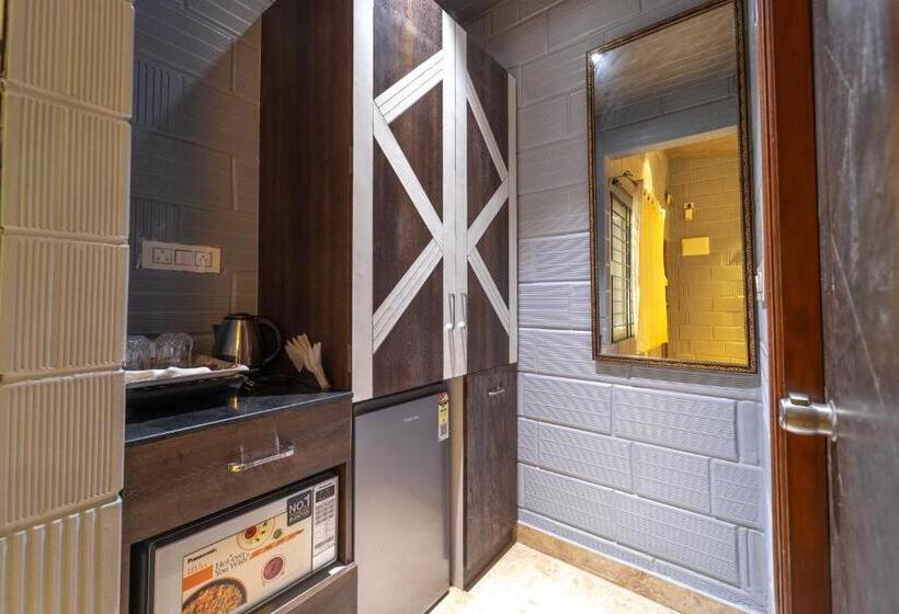 اتاق استاندارد با چشم‌انداز استخر, Seasons Suites Hbr