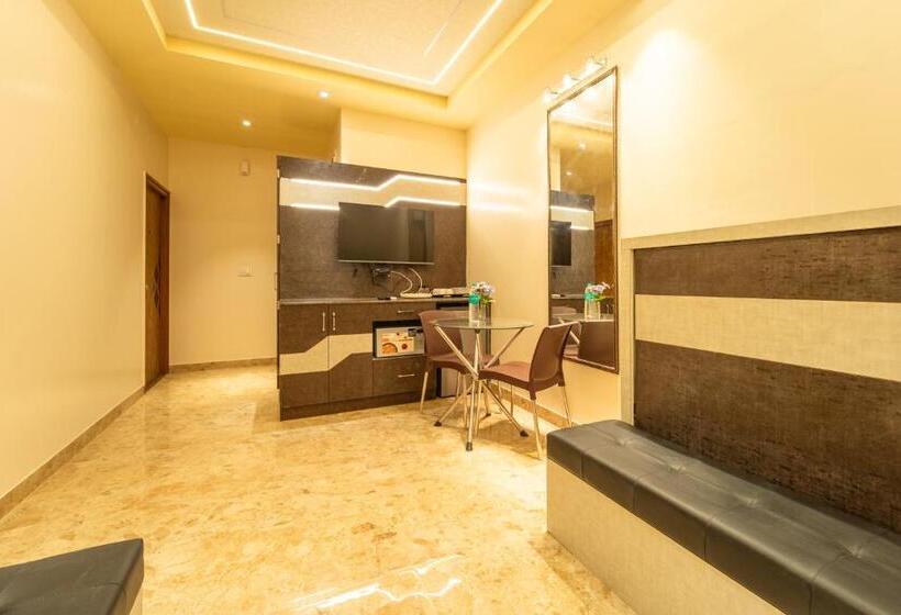 بنگله خانوادگی, Seasons Suites Hbr
