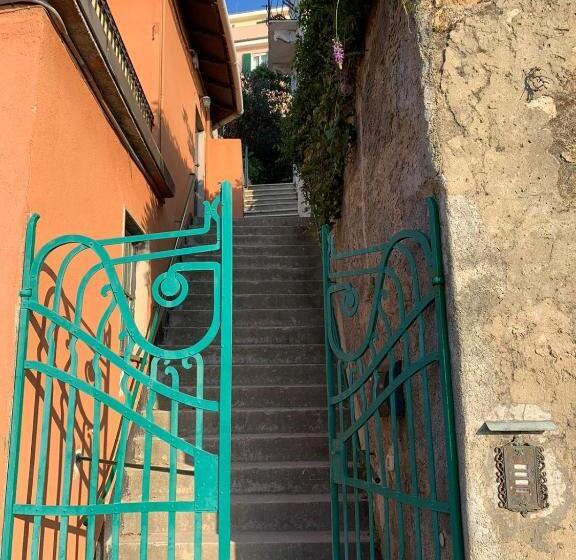 اتاق خانوادگی با چشم‌انداز دریا, Le Finestre Veneris
