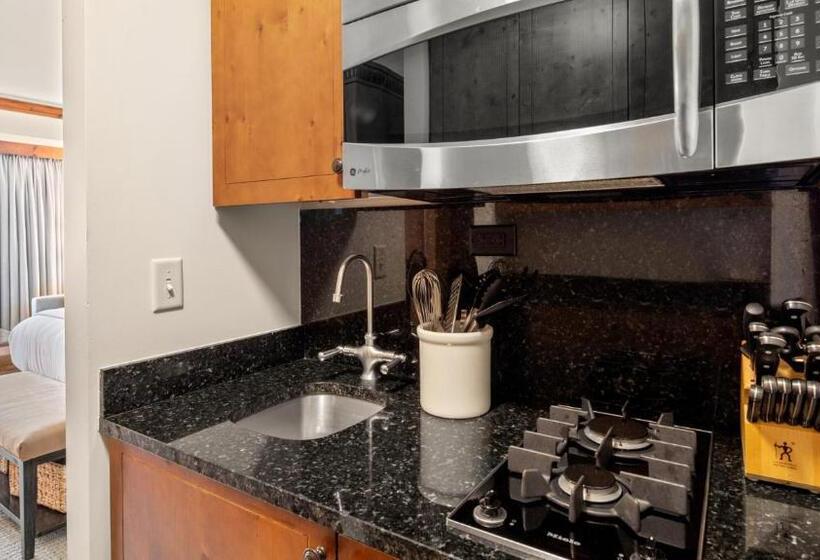 استودیو استاندارد با تخت کینگ, 345 Studio National 3rd Floor Pool & Mountain Views