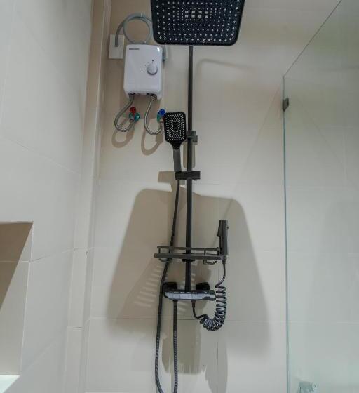 اتاق لوکس چهار تخته, Damienerose Garden Villa