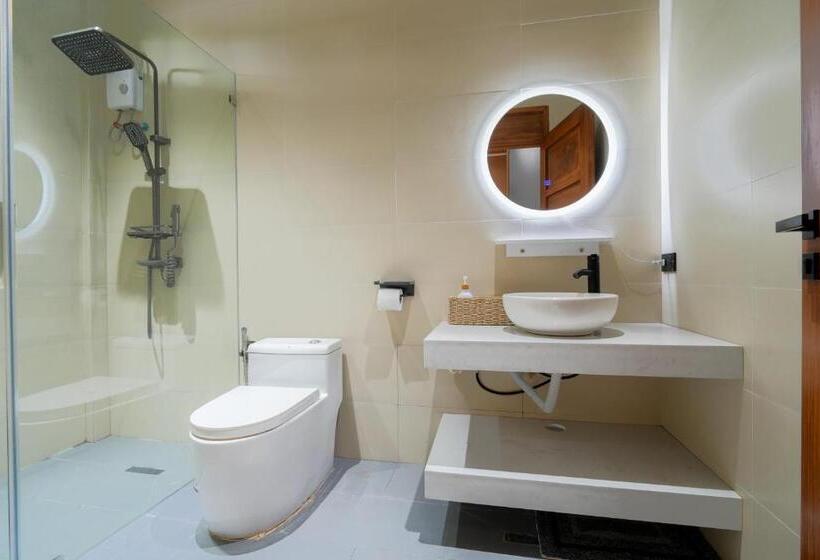اتاق لوکس چهار تخته, Damienerose Garden Villa