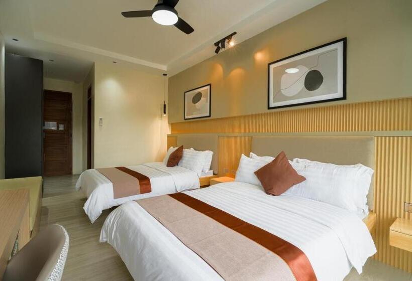 اتاق لوکس چهار تخته, Damienerose Garden Villa