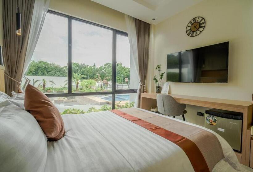 اتاق لوکس چهار تخته, Damienerose Garden Villa