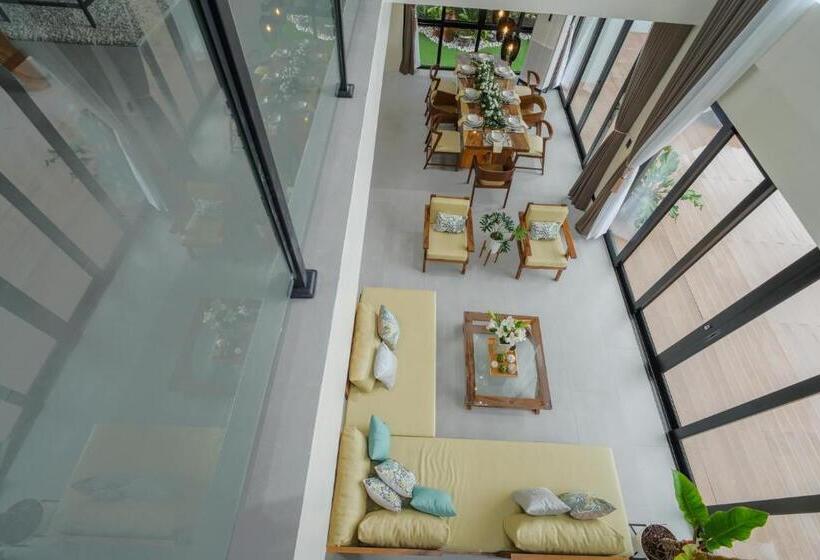 سوییت لوکس, Damienerose Garden Villa